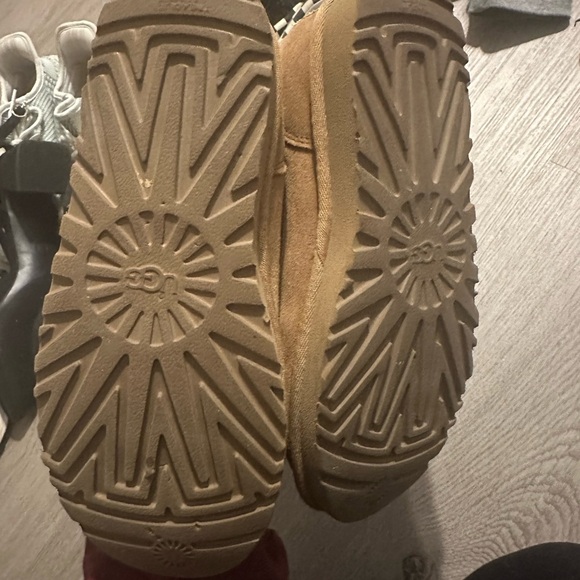 Uggs - Picture 2 of 2